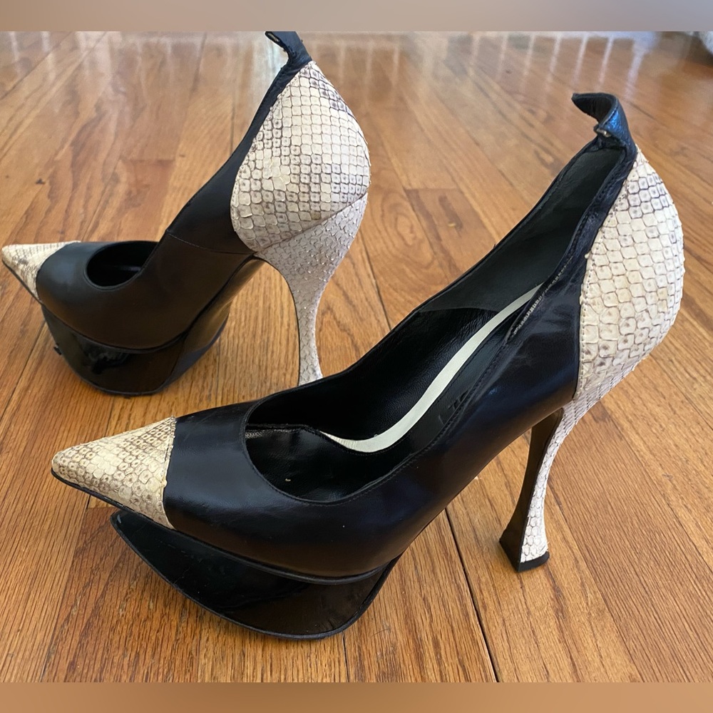 Alexander Mcqueen Platform Pointed-Toe Pumps - Si… - image 6